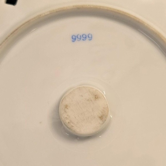 VINTAGE Blue Danube/Meissen? Cut Lace Plate 6 in Gold Rimmed Floral Wall Mount - Picture 4 of 6